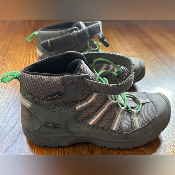 371. Kids KEEN Waterproof Gray Hiking Boots - Picture 2 of 16